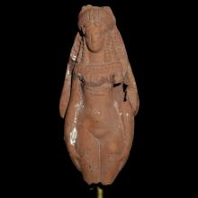 Statuette de femme en terre cuite